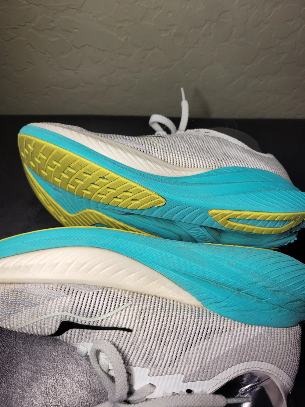Mach X 2 in Frost/Electric Aqua Womens 7.5B